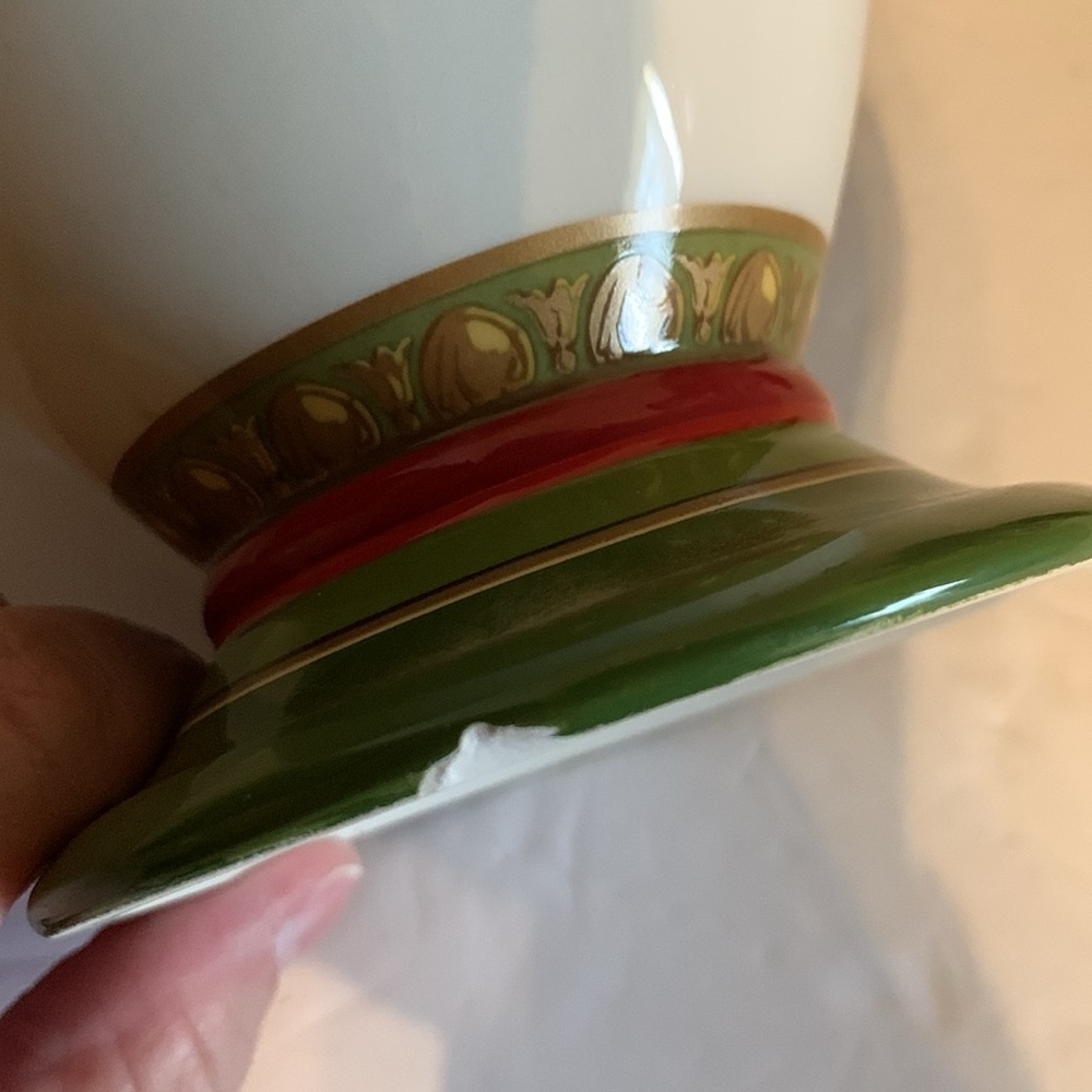 2 beautiful vases, LAURA ASHLEY HOME, FTD 🏺🏺🏺🏺🏺🏺🏺🏺🏺🏺🏺🏺🏺🏺💛❤️🤍💚 - Picture 4 of 5